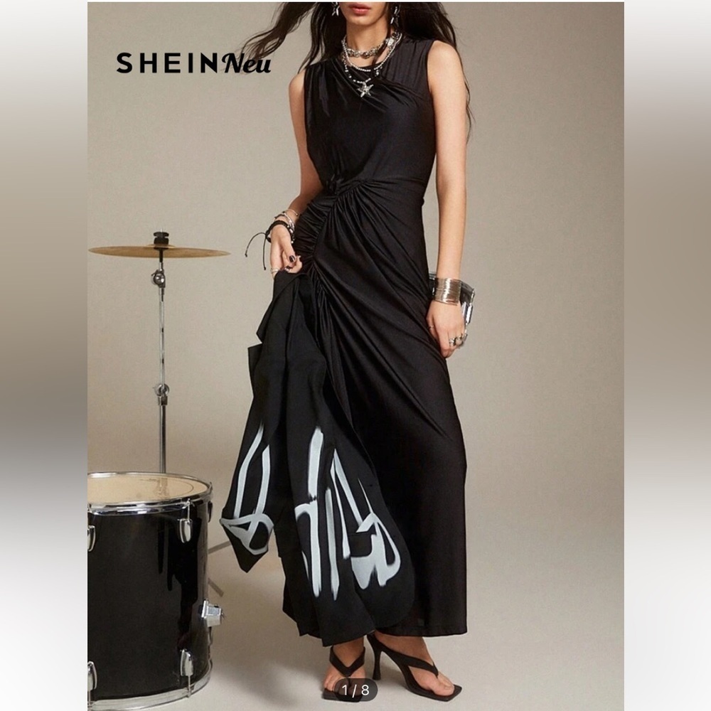 Colorblock Pleated Round Neck Sleeveless Dress
US 8/10 (L)